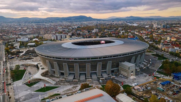 Сборная России сыграет с Венгрией на одном из крупнейших стадионов Европы - фото
