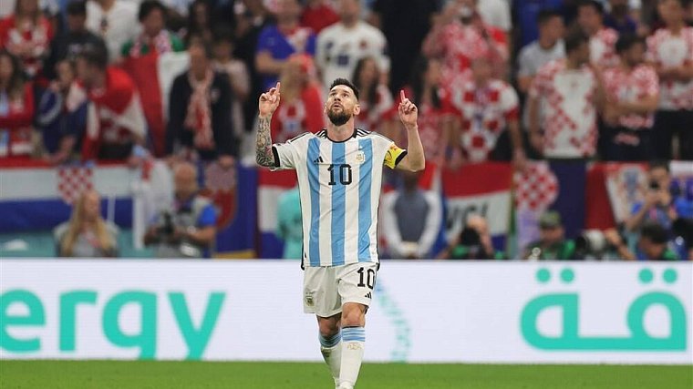 Культ Месси надоел. Почему аргентинцу хотят вручить Кубок мира до финала с Францией - фото