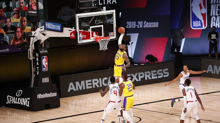 НБА вернулась: Леброн Джеймс сделал дабл-дабл в первом матче после карантина - фото