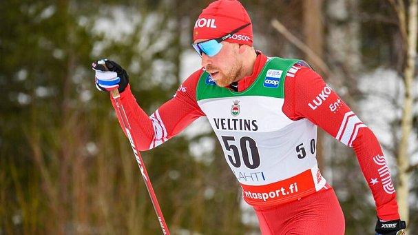 Семиков рассказал, почему его лыжи маркированы золотыми олимпийскими медалями - фото