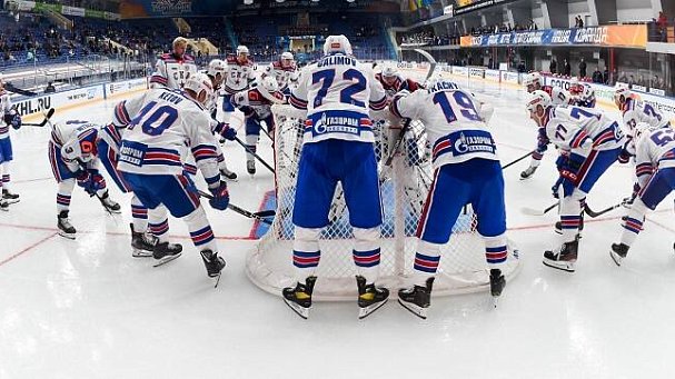 СКА из-за травмы потерял капитана Кетова в дебютном матче нового сезона КХЛ с «Нефтехимиком» - фото