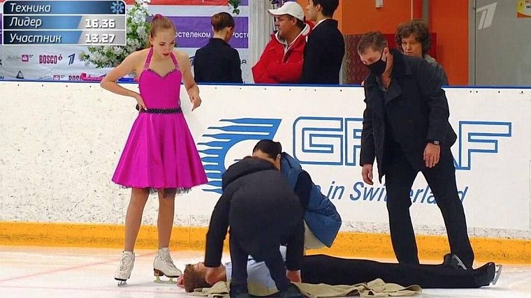 17-летний фигурист получил травму на Кубке России, потребовались носилки - фото