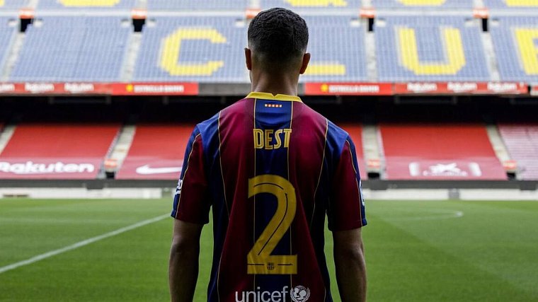 «Барселона» объявила о переходе Серджиньо Деста - фото