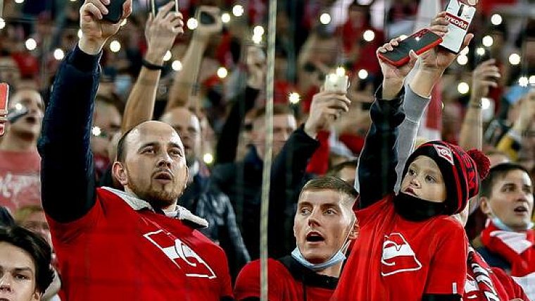 Московские клубы рискуют играть в октябре без зрителей - фото