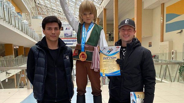 Сын Плющенко пожаловался на родителей - фото