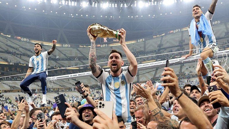 В ФИФА открыли дело в отношении Ассоциации футбола Аргентины из-за поведения Мартинеса - фото