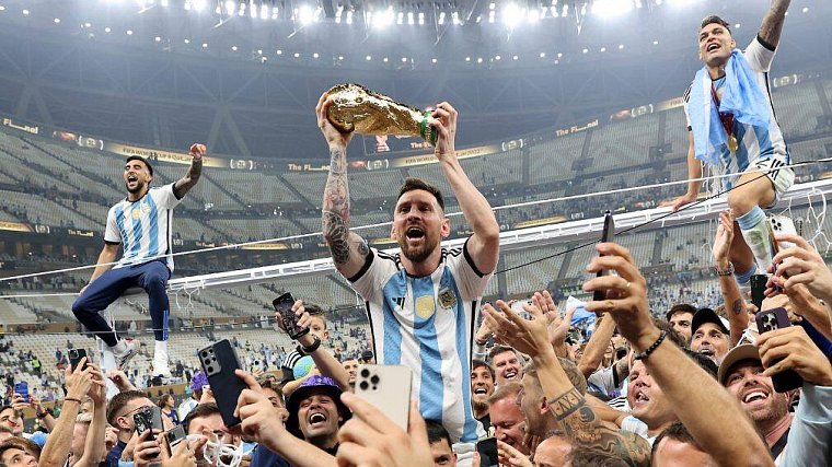 В ФИФА открыли дело в отношении Ассоциации футбола Аргентины из-за поведения Мартинеса - фото