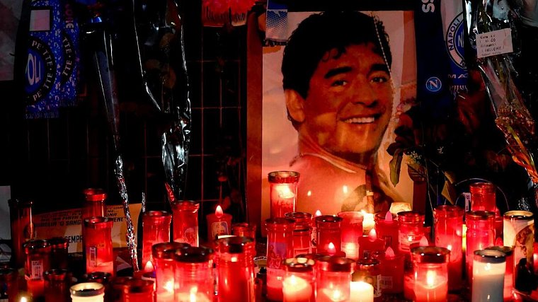 Врача Марадоны обвиняют в смерти легендарного футболиста - фото