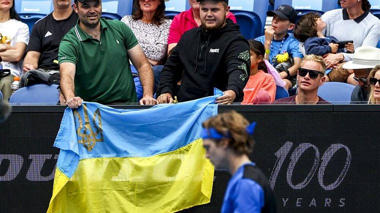 Болельщики с флагом Украины оскорбляли Рублева во время матча на Australian Open - фото