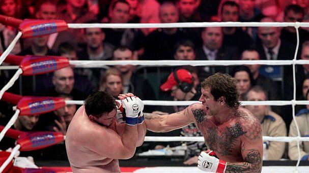 Емельяненко сразится с бойцом, который ткнул соперника в глаз - фото