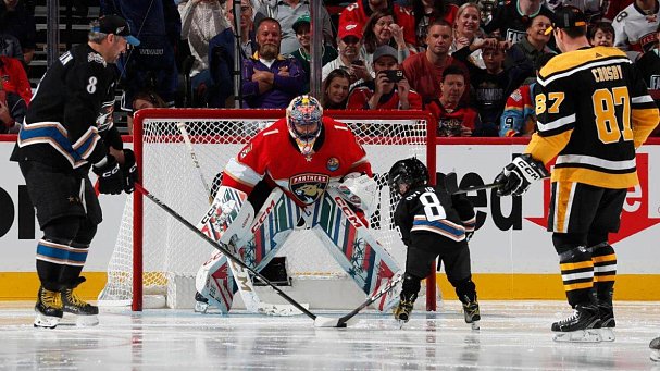 Первый день Матча звезд НХЛ: Шестеркин искупался, Овечкины реализовали буллит вместе с Кросби, а Свечников оказался самым быстрым - фото