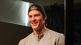 Андрей Свечников – лучший в Матче звезд НХЛ в забеге на скорость - фото