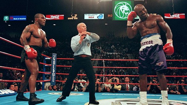 Майк Тайсон проведет бой с боксером, которому откусил кусочек уха - фото