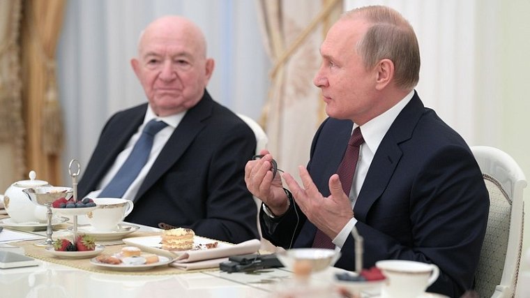 Путин встретится с президентом УЕФА в Санкт-Петербурге - фото