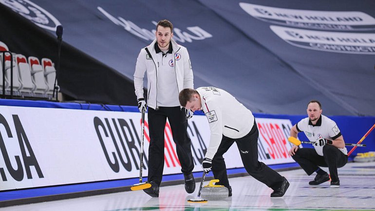Чудо на льду: мужская сборная России вышла в полуфинал чемпионата мира по керлингу - фото