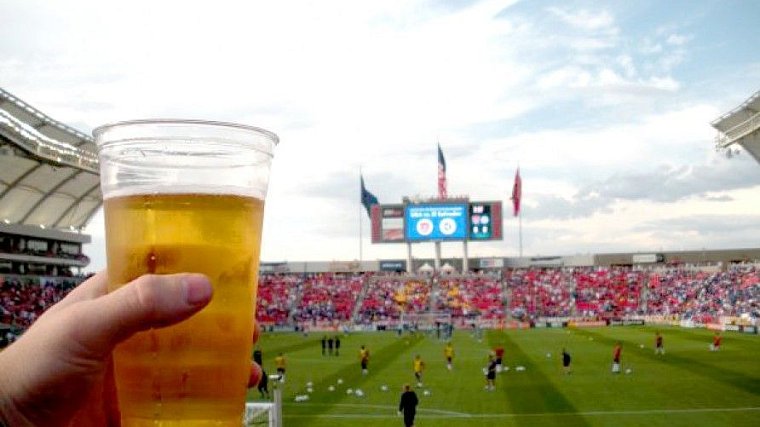 В «Спартаке» поддерживают снятие запрета на продажу пива на стадионах - фото