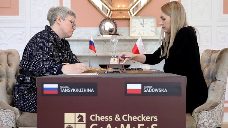 «Организаторы действовали под давлением»: Российская шашистка – об инциденте со снятием флага - фото