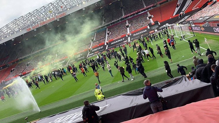 Матч между «Манчестер Юнайтед» и «Ливерпулем» отложен из-за протеста фанатов - фото