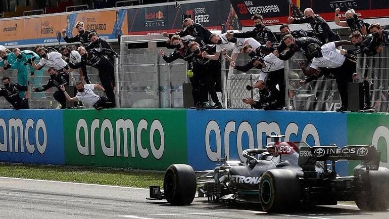 «Формула-1» отменила Гран-при в Турции - фото