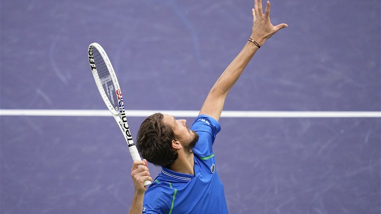 Медведев пробился в четвертьфинал турнира в Майами - фото
