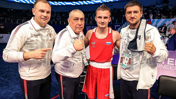 Шумков выиграл бронзу на чемпионате мира по боксу  - фото