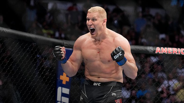 Сергей Павлович проведет титульный бой против Джона Джонса на UFC 292 в Бостоне - фото