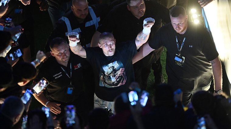Промоутер Усика завил, что ожидает больше 40 тысяч зрителей на бое с Дюбуа в Польше - фото