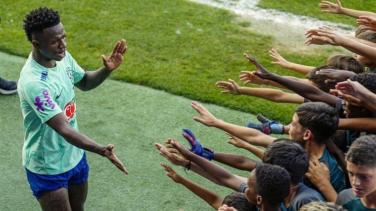 Нападающий «Реала» Винисиус возглавит комитет ФИФА по борьбе с расизмом - фото