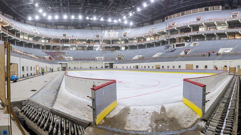 На «СКА Арене» устанавливают кресла и нанесли хоккейную разметку на лед - фото