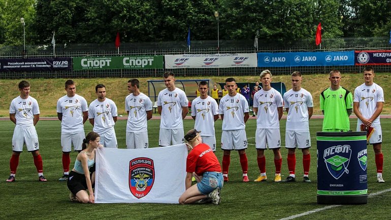 В Петербурге сыграли футболисты из Донецка. Команды из новых регионов интегрируют в российский футбол - фото