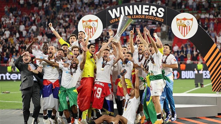 Вся команда выставлена на трансфер! «Севилья» разваливается после победы в Лиге Европы  - фото