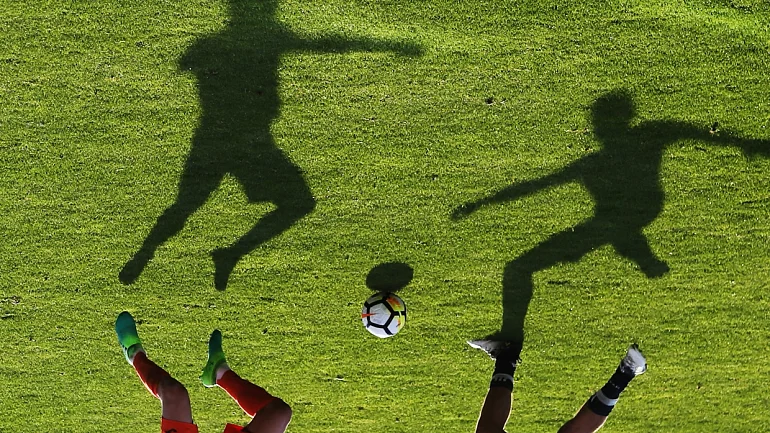 В матче региональной лиги Испании было удалено 19 футболистов - фото