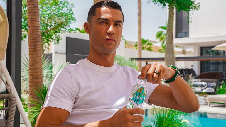 В рекламе воды от Роналду обнаружили фейки. Португалец хитро обошел закон - фото