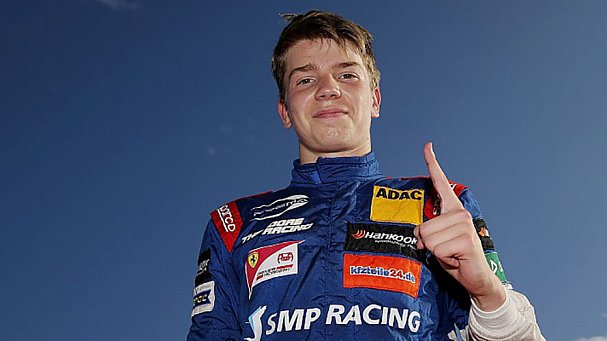 Российский гонщик стал чемпионом «Формулы-3» - фото