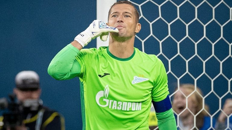 Кержаков при помощи бутылки помог «Зениту» выиграть Суперкубок России - фото