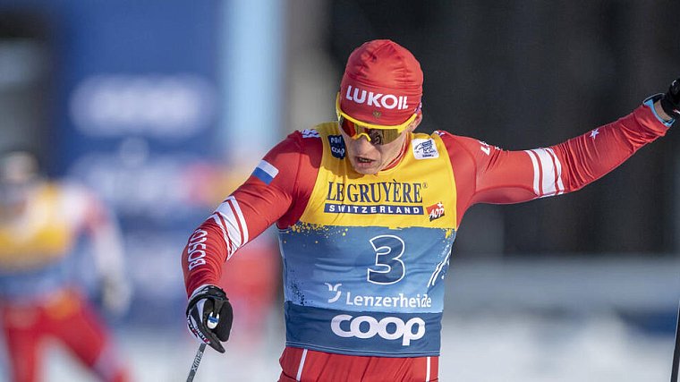 Большунов выиграл гонку преследования на «Тур де Ски» - фото