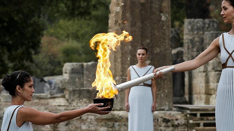 В Греции зажгли Олимпийский огонь Игр-2020 в необычных условиях - фото