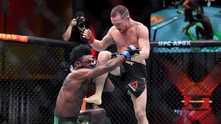 Скандал на турнире UFC! Угловые подставили Петра Яна, российский чемпион вынес соперника и был дисквалифицирован - фото