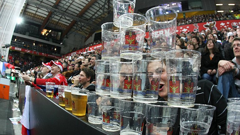 Министерство финансов РФ выступает в пользу отмены запрета продажи пива на стадионах - фото