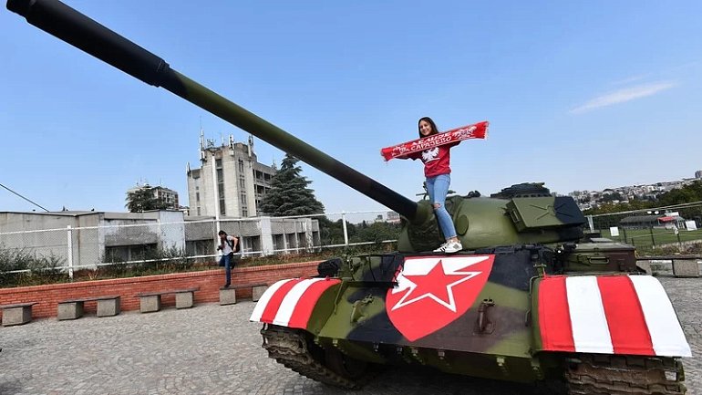 Русские танки в Белграде и наследник Гвардьолы в Норвегии - фото