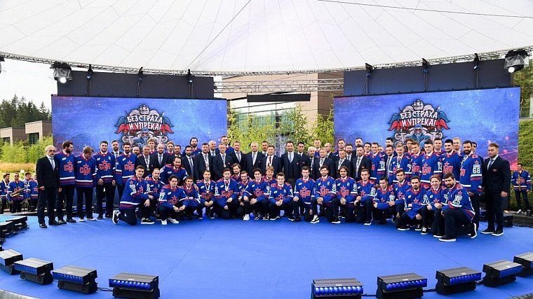 Масштабная презентация СКА к новому сезону: Медведев и Ротенберг сыграли в хоккей, а Загитова встала на тренерский мостик - фото