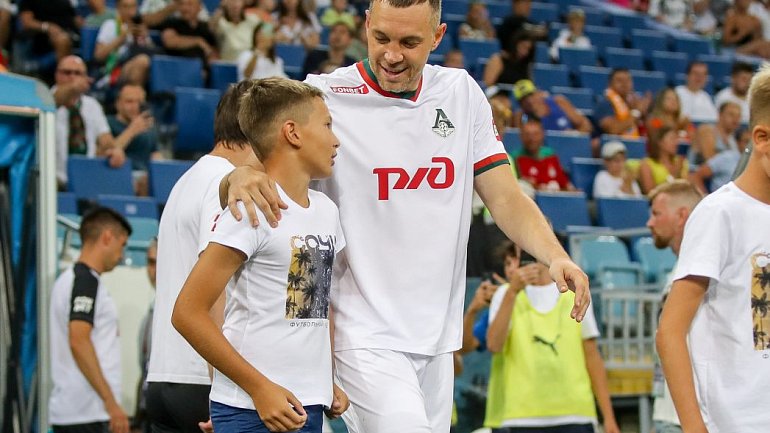 Наумов считает, что «Локомотив» побеждает благодаря Дзюбе - фото
