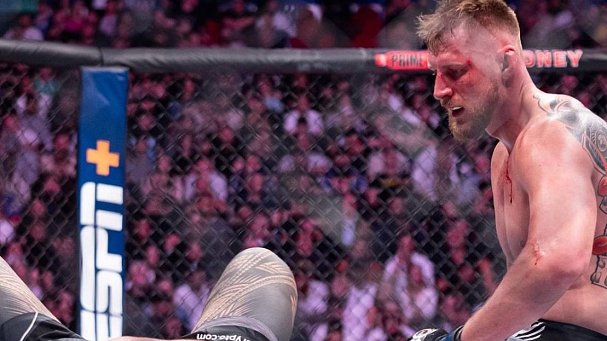 Волков задушил Туивасу на UFC 293 - фото