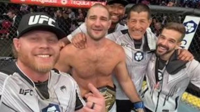 Чемпион UFC Стрикланд рассказал, что MMA спасло ему жизнь - фото