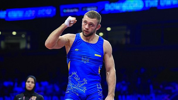Украинский борец отказался делать общее фото на пьедестале с чемпионом мира из России - фото