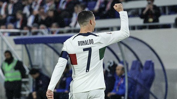 Роналду возглавил рейтинг самых высокооплачиваемых футболистов мира - фото