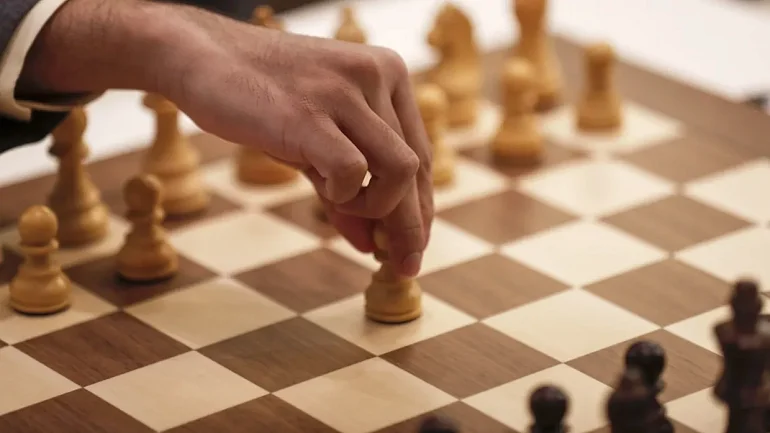 Крамник и Карлсен лидируют на турнире в Вейк-ан-Зее - фото