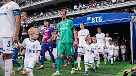 Защитник «Динамо» Бальбуэна сравнил Яшина и Шунина  - фото