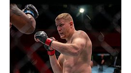 Павлович проиграл Аспиналлу в поединке за временный пояс в тяжелом весе UFC - фото