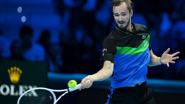 Медведев вылетел с Итогового турнира, уступив в полуфинале Синнеру - фото